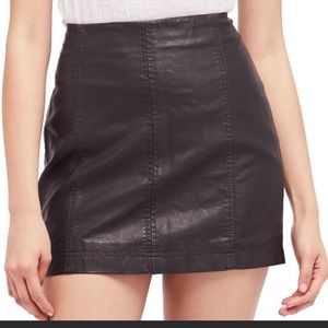 Free People Femme Faux Leather Skirt Sz 4